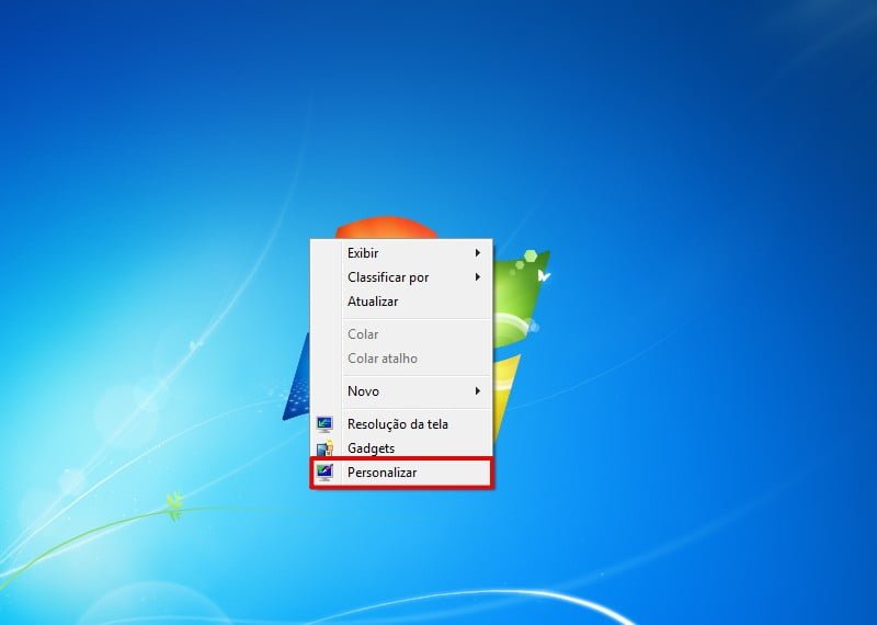 Clique com o botão direito do mouse na área de trabalho e selecione Personalizar para excluir temas no windows 7.